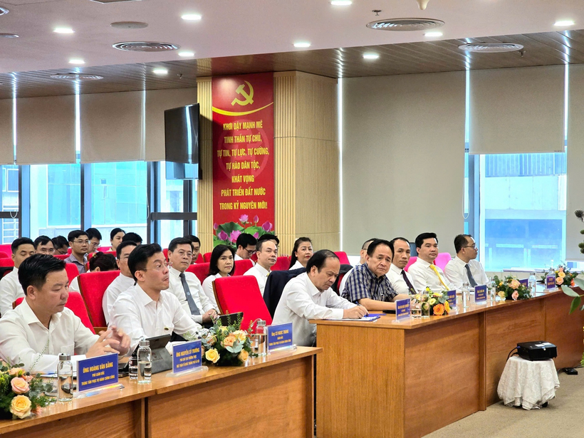 Các đại biểu tham gia buổi ký kết.