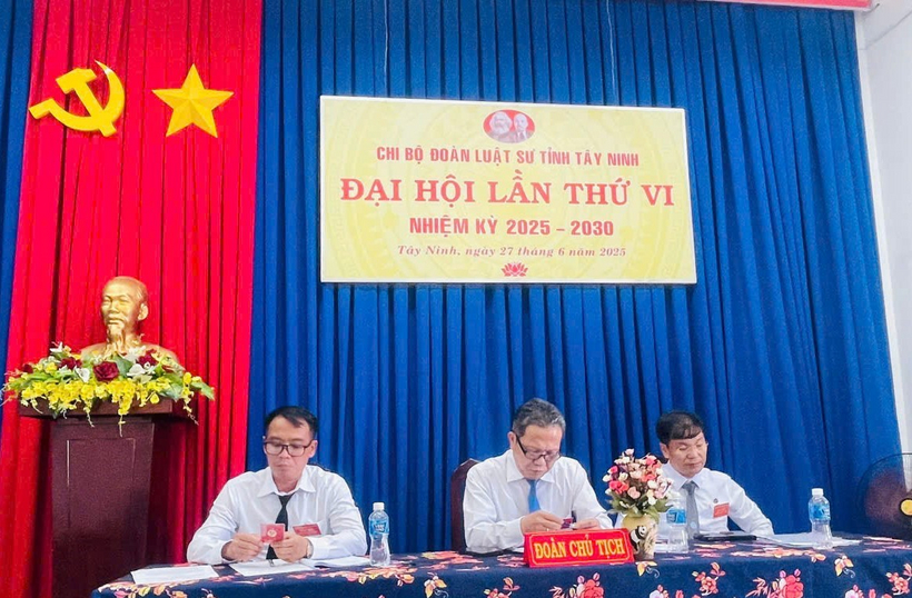 Đoàn Chủ tịch điều hành Đại hội.