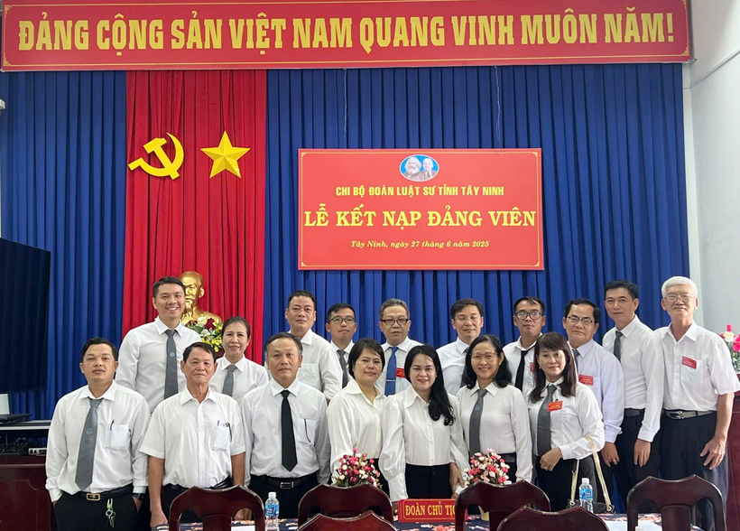 Cũng tại Đại hội, Chi bộ Đoàn Luật sư tỉnh Tây Ninh đã tổ chức Lễ kết nạp Đảng cho 1 quần chúng là luật sư.