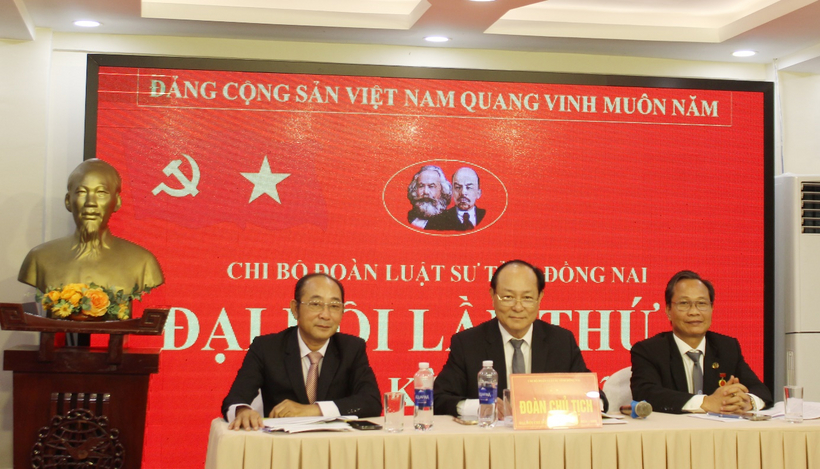 Đoàn Chủ tịch điều hành Đại hội.