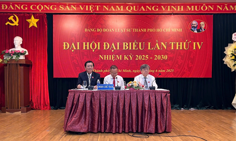 Đoàn Chủ tịch điều hành Đại hội.