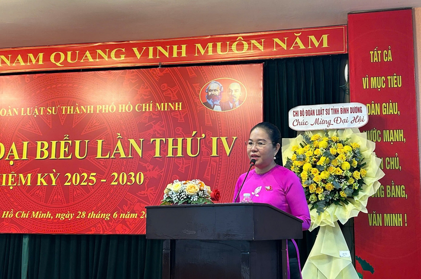 Bà Lê Thị Hồng Nga phát biểu tại Đại hội.
