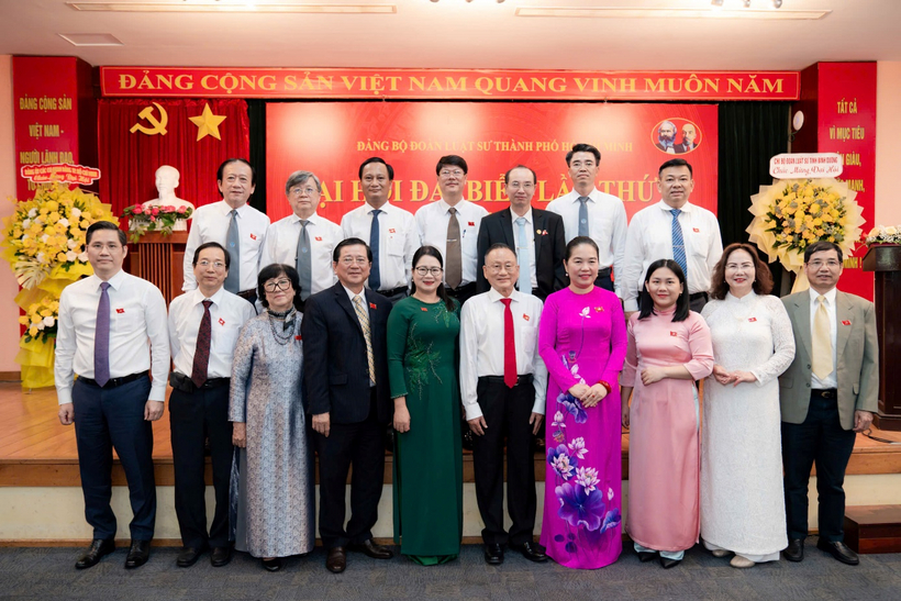 Đại biểu tham dự Đại hội chụp ảnh lưu niệm.