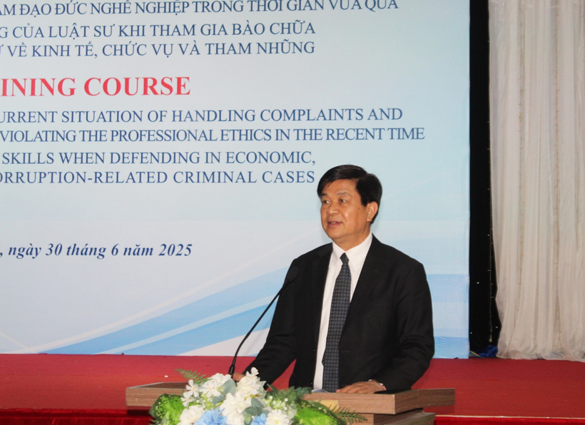 Luật sư, Tiến sĩ Đỗ Ngọc Thịnh trao đổi tại khóa tập huấn.