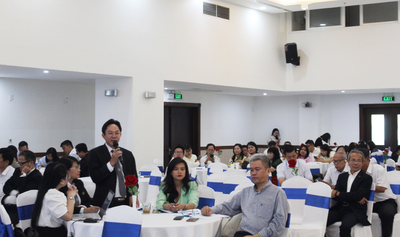 Luật sư Nguyễn Đình Hải, Ủy viên Hội đồng Luật sư toàn quốc trao đổi tại khóa tập huấn.