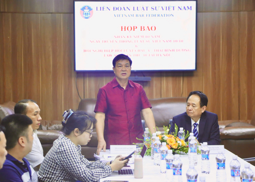 Tiến sĩ, Luật sư Đỗ Ngọc Thịnh, Chủ tịch Liên đoàn Luật sư Việt Nam phát biểu tại Họp báo.
