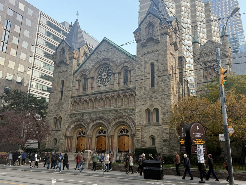 Nghề luật sư trong thế giới chuyển động không ngừng (Kỳ 2) 2 Nhà thờ Thánh Andrew gần Trung tâm Hội nghị thường niên IBA.