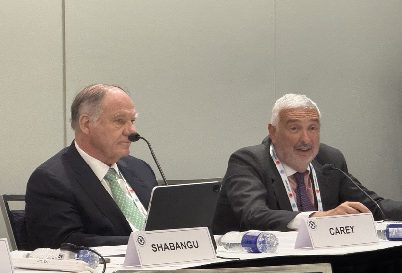 Nghề luật sư trong thế giới chuyển động không ngừng (Kỳ 3) 5 Chủ tịch IBA đương nhiệm Jaime Carey (trái) và Chủ tịch IBA kế nhiệm Claudio Visco tại cuộc họp Ủy ban BIC.