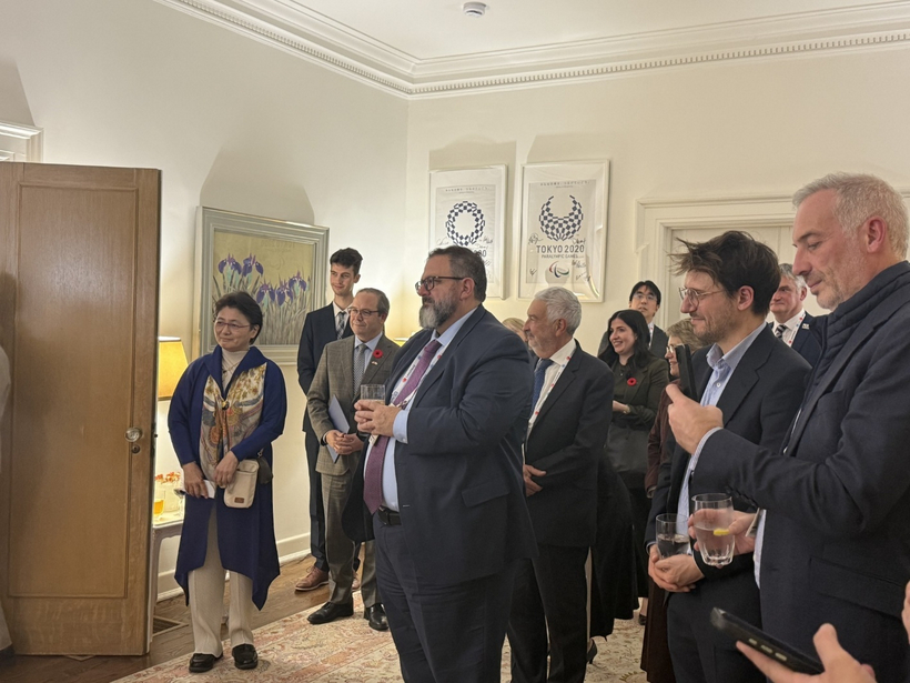 Nghề luật sư trong thế giới chuyển động không ngừng (Kỳ cuối) 2 Quang cảnh buổi tiếp tân tại Tổng lãnh sự quán Nhật Bản ở Toronto.