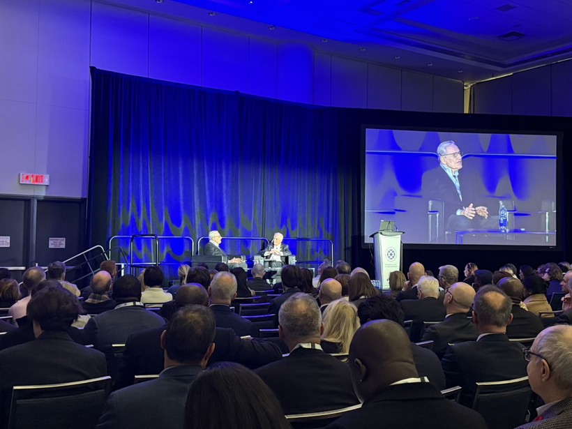 Sức hấp dẫn nhà báo kỳ cựu Bob Woodward tại cuộc trò chuyện.