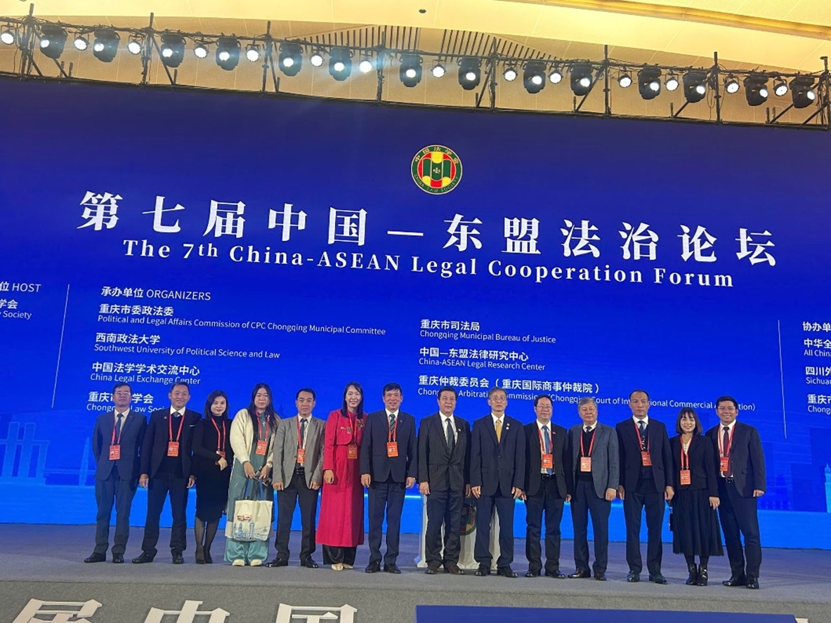ĐOÀN CÔNG TÁC CỦA LIÊN ĐOÀN LUẬT SƯ VIỆT NAM THAM DỰ DIỄN ĐÀN HỢP TÁC PHÁP LUẬT TRUNG QUỐC – ASEAN LẦN THỨ 7 TẠI TRÙNG KHÁNH, TRUNG QUỐC (KỲ 1) 9 Picture7