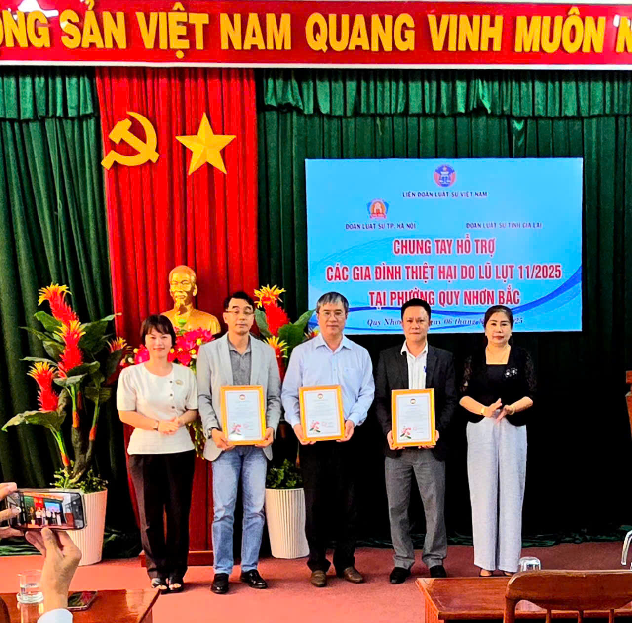 Đoàn Luật sư tỉnh Gia Lai đã tổ chức trao hỗ trợ cho các hộ gia đình tại địa phương chịu ảnh hưởng nghiêm trọng sau thiên tai 14 2