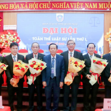 Ban Chủ nhiệm Đoàn Luật sư tỉnh Quảng Ngãi nhiệm kỳ 2025 - 2030 ra mắt tại Đại hội.
