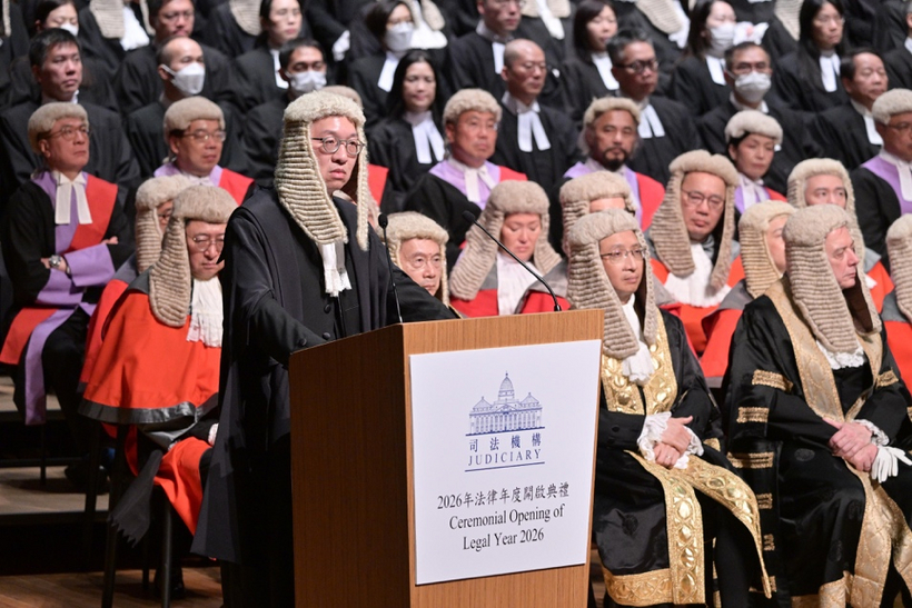 Đoàn Luật sư TP. HCM tham dự Lễ khai mạc Năm Pháp luật Hồng Kông 2026, ký Bản ghi nhớ về hợp tác với Hội Luật sư tư vấn Hồng Kông 3 Trưởng Đặc khu hành chính Hồng Kông phát biểu.