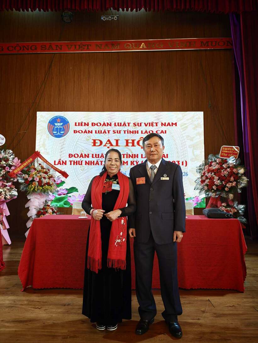 Đoàn Luật sư tỉnh Lào Cai tổ chức Đại hội lần thứ Nhất, nhiệm kỳ 2026-2031. 11 Bà Nguyễn Thị Nguyệt, Phó Chủ tịch Hiệp hội doanh nghiệp tỉnh Lào Cai chúc mừng đại hội.
