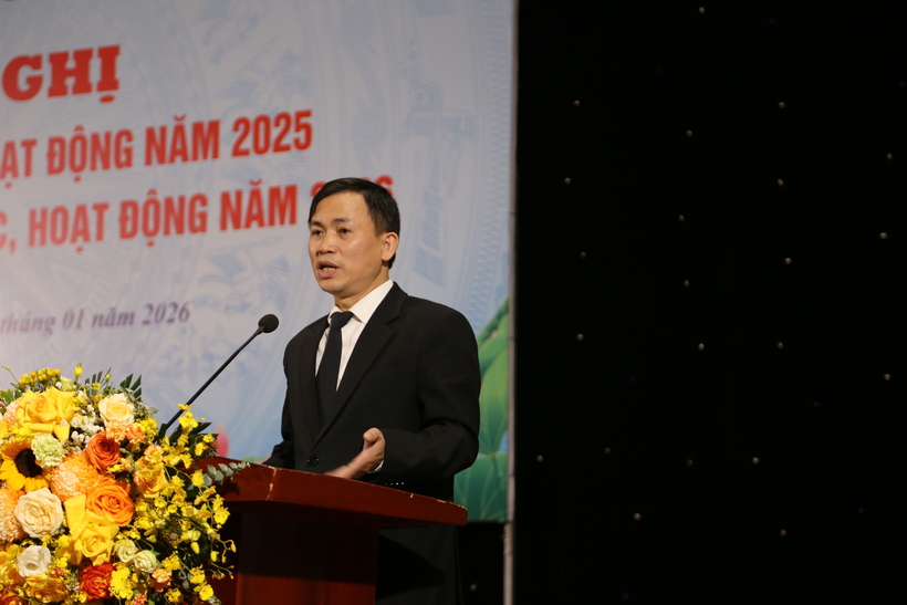 Ông Nguyễn Văn Tùng, Phó Vụ trưởng Vụ Pháp chế và quản lý khoa học, Tòa án nhân dân Tối cao phát biểu ý kiến tại Hội nghị.