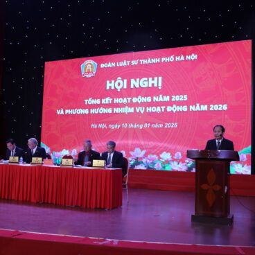 Luật sư Đào Ngọc Chuyền, Chủ nhiệm Đoàn Luật sư TP. Hà Nội và các Phó Chủ nhiệm chủ trì Hội nghị.