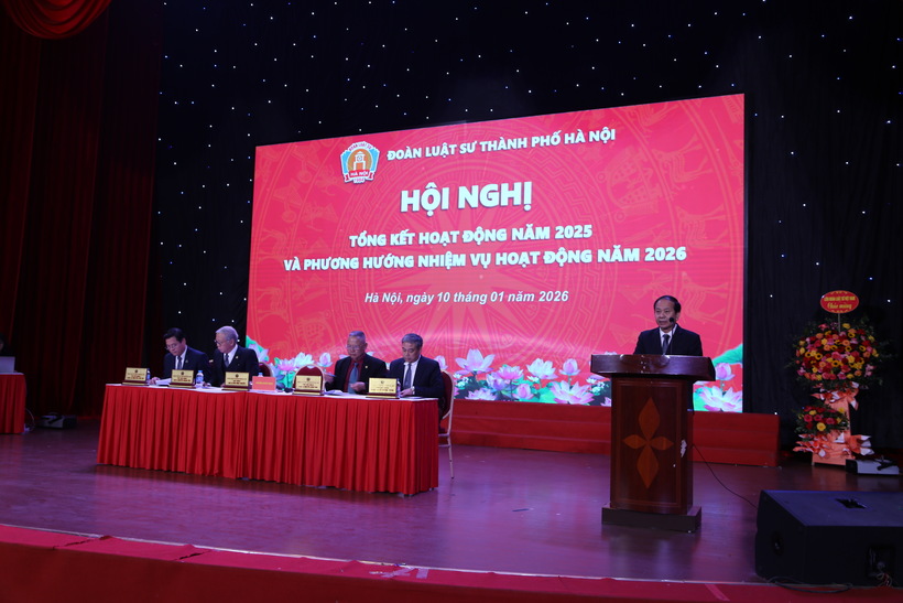 Luật sư Đào Ngọc Chuyền, Chủ nhiệm Đoàn Luật sư TP. Hà Nội và các Phó Chủ nhiệm chủ trì Hội nghị.