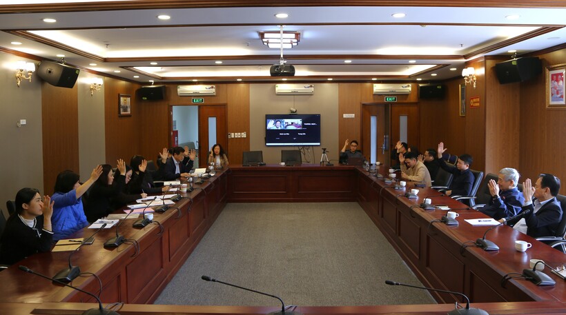 Chi bộ Liên đoàn Luật sư Việt Nam tổ chức tổng kết công tác năm 2025 bàn phương hướng nhiệm vụ năm 2026 7 Các đảng viên biểu quyết và nhất trí 100% với các nội dung được nêu trong báo cáo tổng kết của Chi bộ.