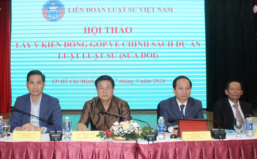 Đoàn Chủ tịch chủ trì Hội thảo.