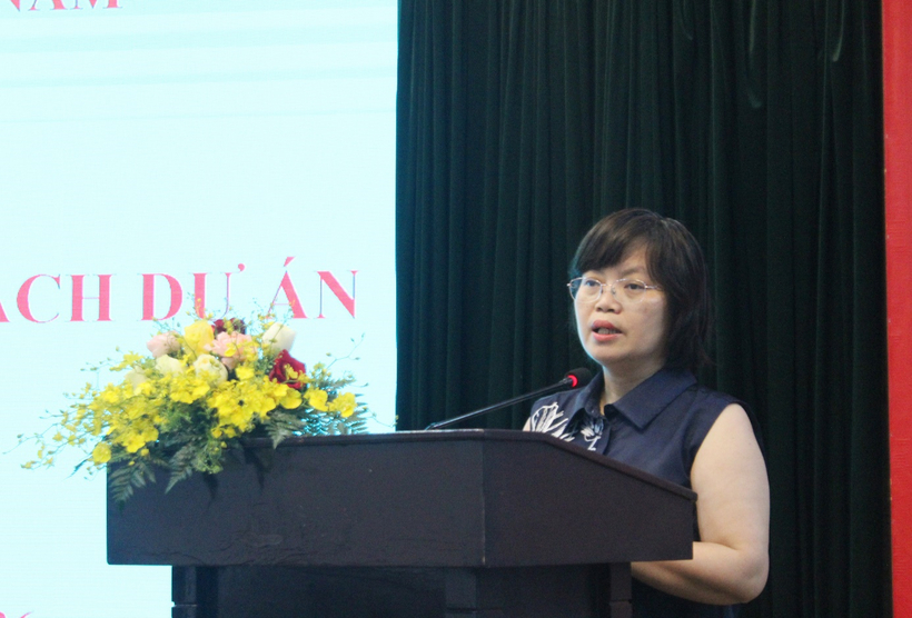 Luật sư Diệp Thị Hoài Nam trình bày báo cáo dẫn đề.