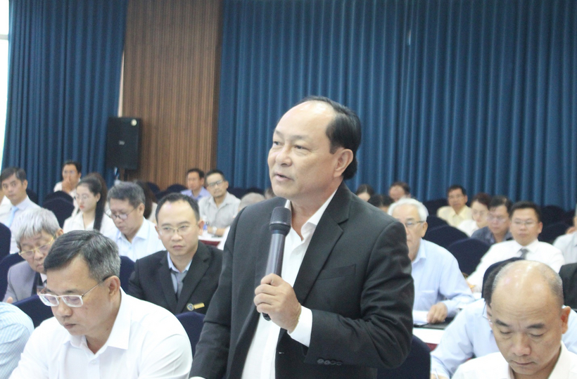 Luật sư Lê Quang Y góp ý tại Hội thảo.