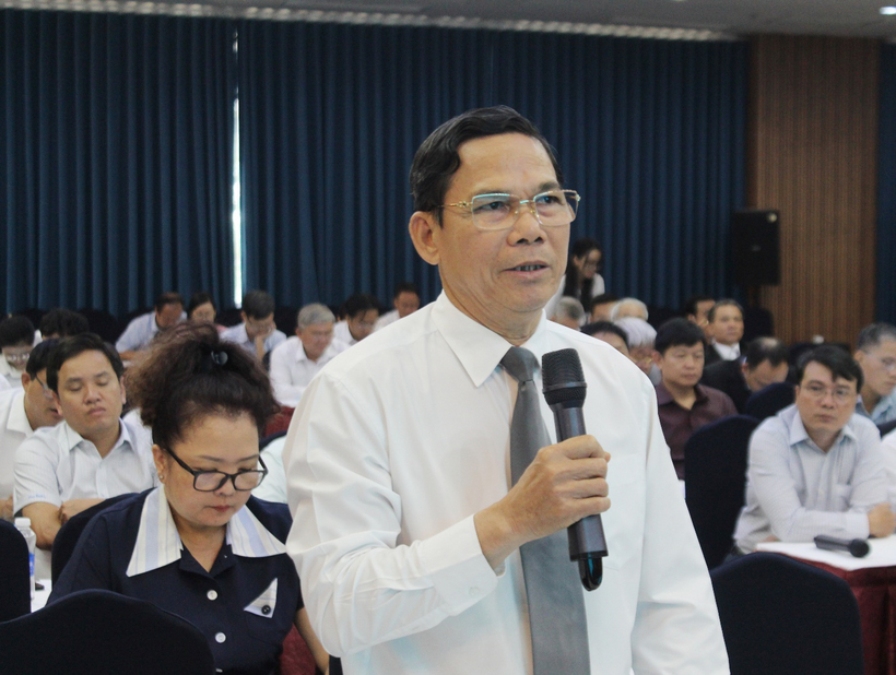 Luật sư Nguyễn Đình Thơ góp ý tại Hội thảo.