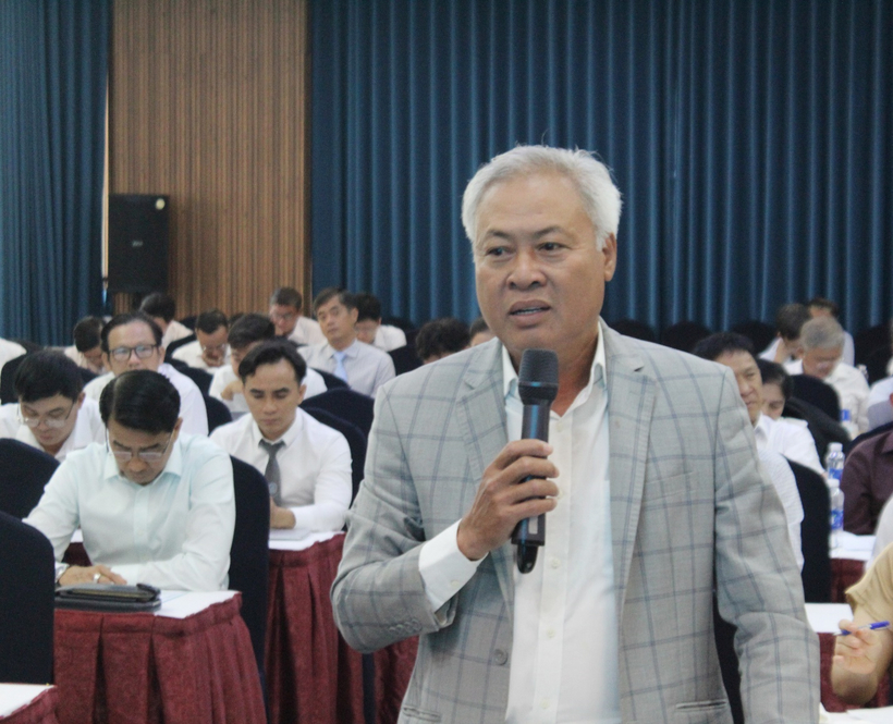 Luật sư Lê Hồng Nguyên góp ý tại Hội thảo.