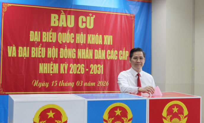 Luật sư Nguyễn Hải Nam bỏ phiếu bầu cử tại Tổ bầu cử số 21, khu phố 29, phường Thạnh Mỹ Tây.